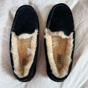 UGG Black moccasins with cream fur